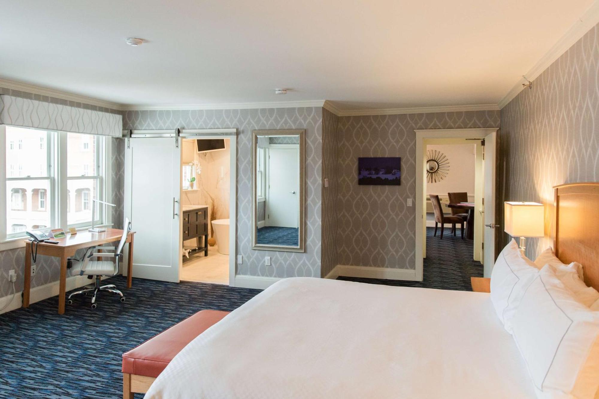 Capitol Plaza Hotel Montpelier Tapestry Collection By Hilton Екстериор снимка